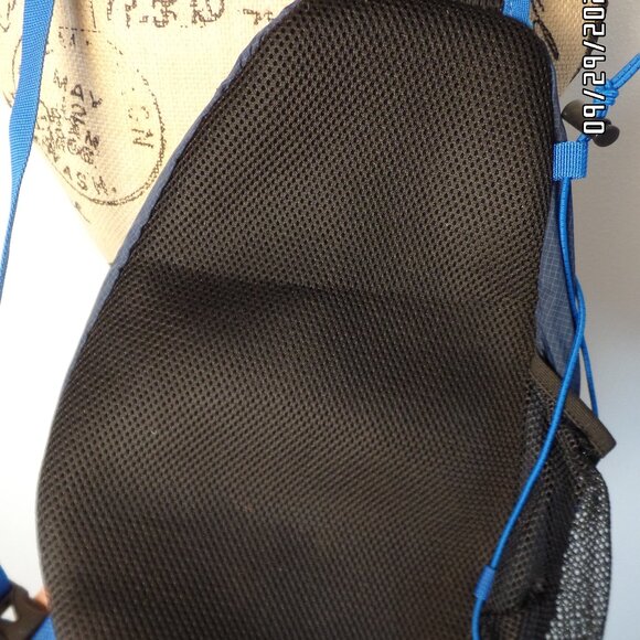 Eddie Bauer Sling Pack Excellent Unused Condition Phone Holder Several Pockets - Picture 12 of 15